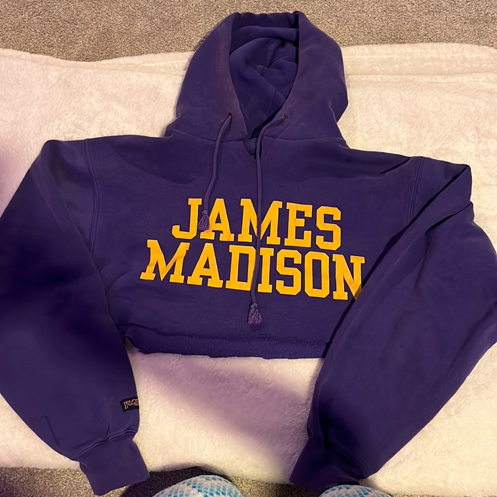 cropped sweatshirt